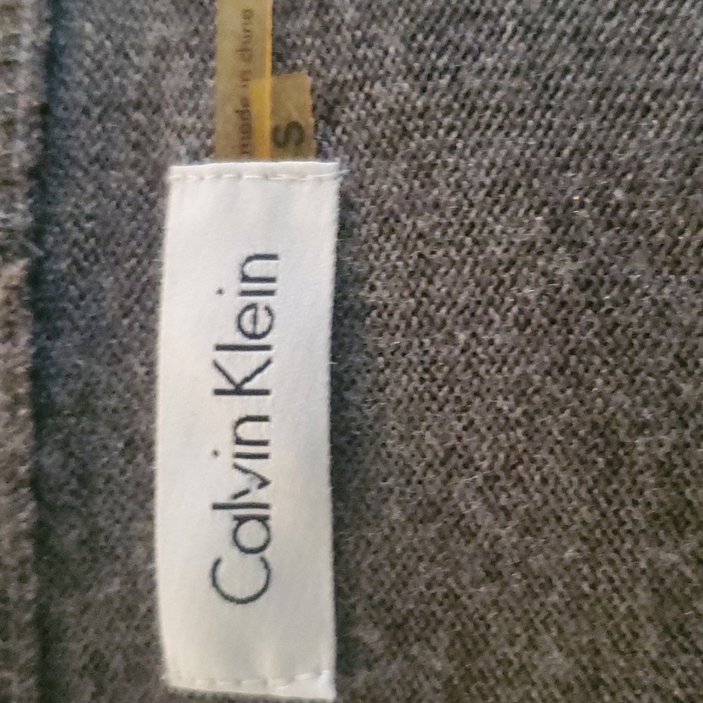 Calvin Klein knit gray dress with cap sleeves. Great LBD alternative - Picture 3 of 3